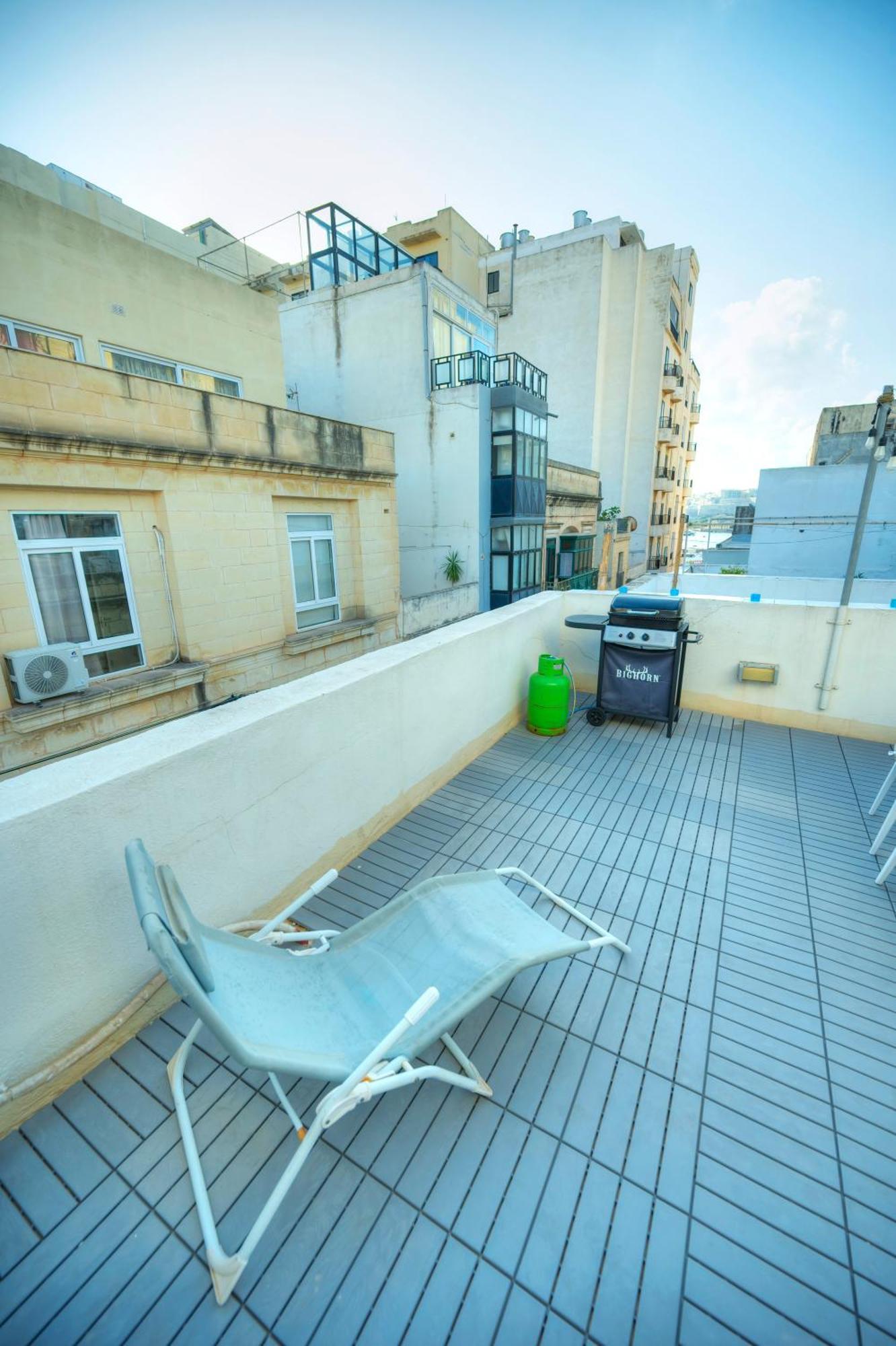 Seaview Sliema 30 Seconds To High Street & Ferry, 2X Double En-Suite Bedrooms, Modern Whole Traditional Townhouse, Kitchen, Living Area, & Roof Terrace Zewnętrze zdjęcie