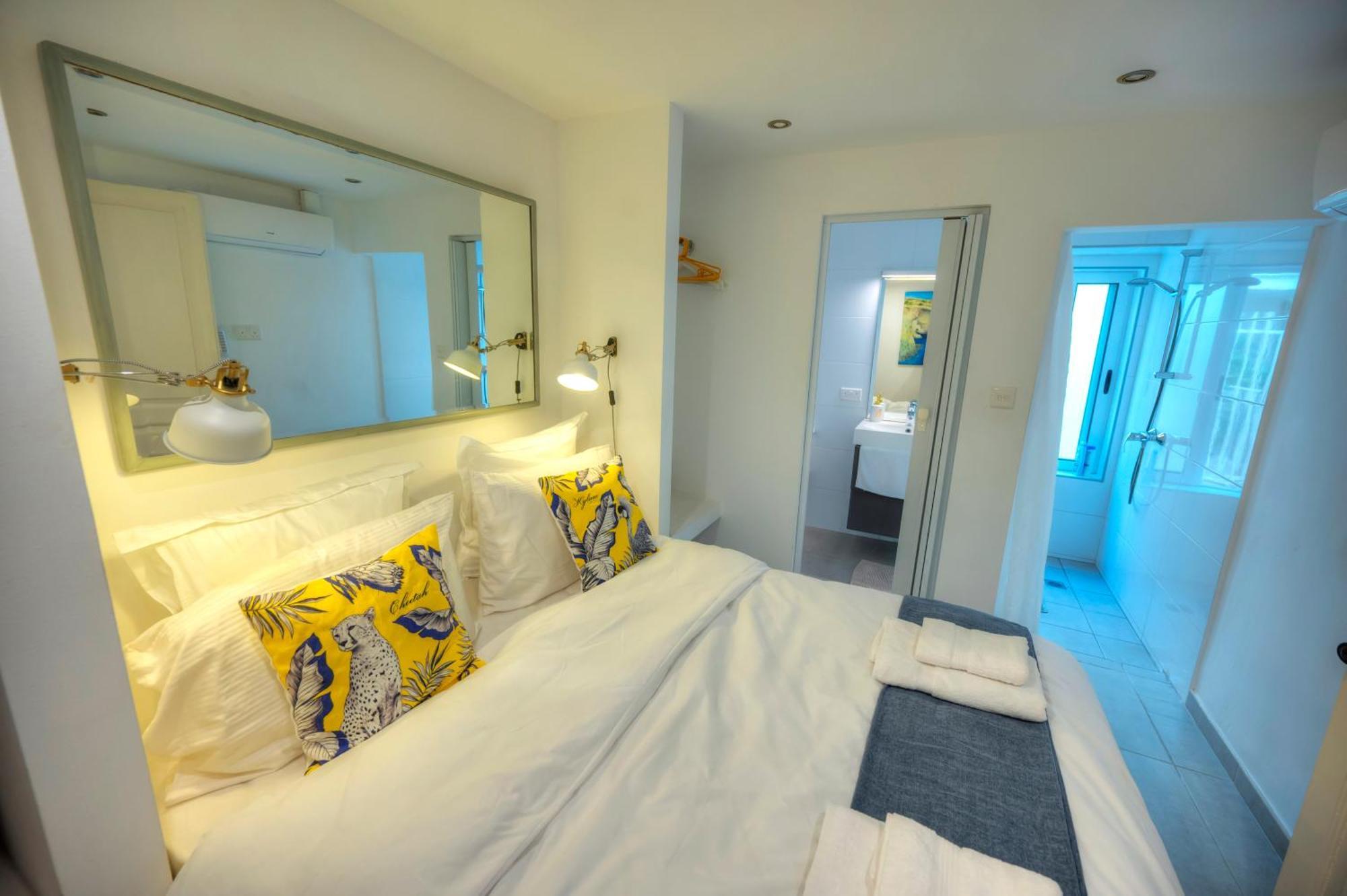 Seaview Sliema 30 Seconds To High Street & Ferry, 2X Double En-Suite Bedrooms, Modern Whole Traditional Townhouse, Kitchen, Living Area, & Roof Terrace Zewnętrze zdjęcie