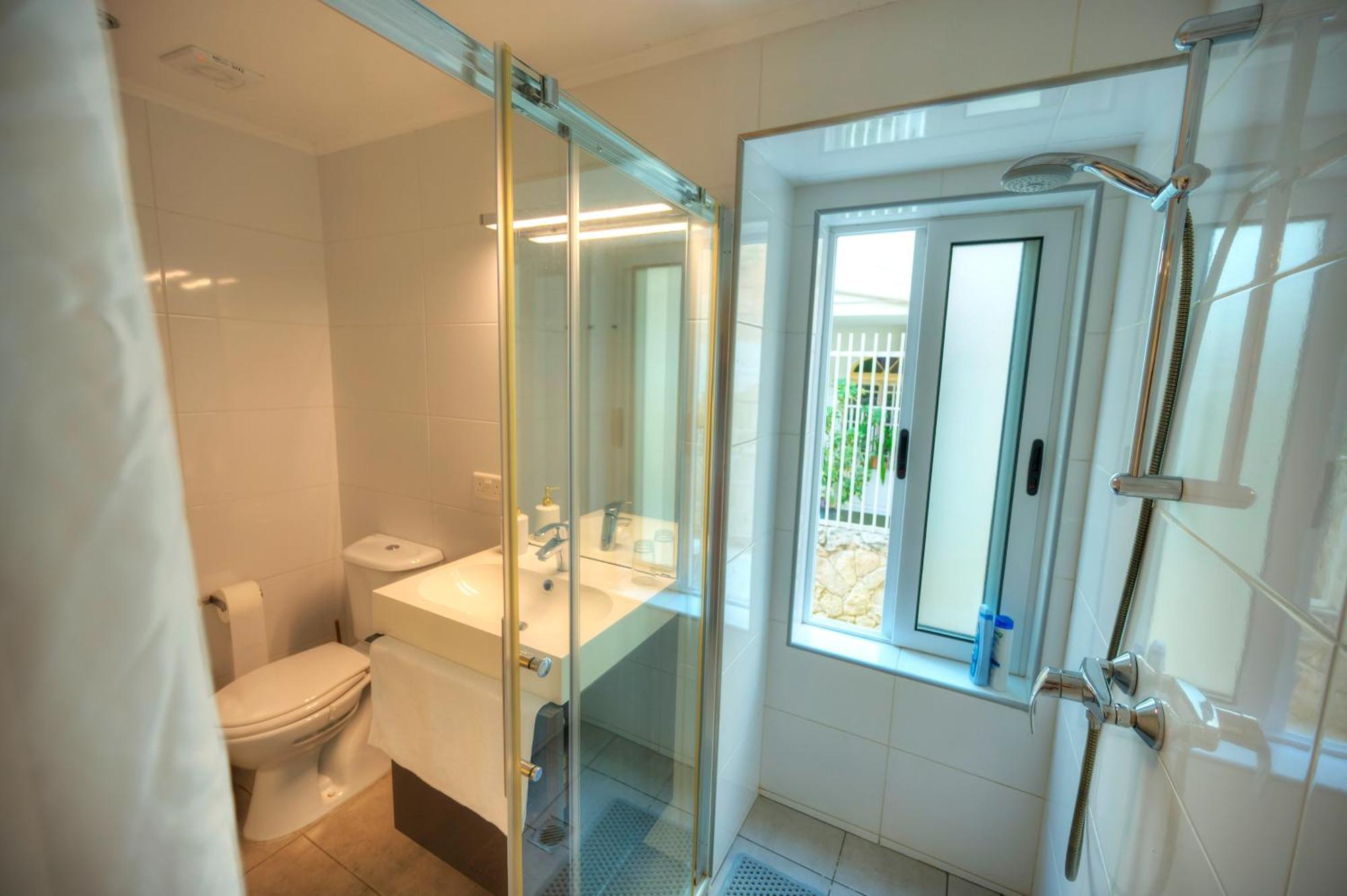 Seaview Sliema 30 Seconds To High Street & Ferry, 2X Double En-Suite Bedrooms, Modern Whole Traditional Townhouse, Kitchen, Living Area, & Roof Terrace Zewnętrze zdjęcie