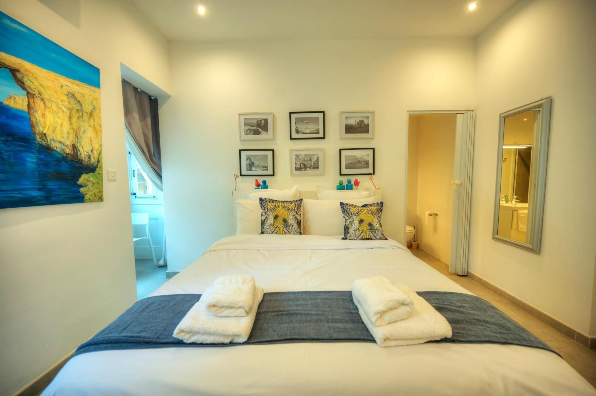 Seaview Sliema 30 Seconds To High Street & Ferry, 2X Double En-Suite Bedrooms, Modern Whole Traditional Townhouse, Kitchen, Living Area, & Roof Terrace Zewnętrze zdjęcie