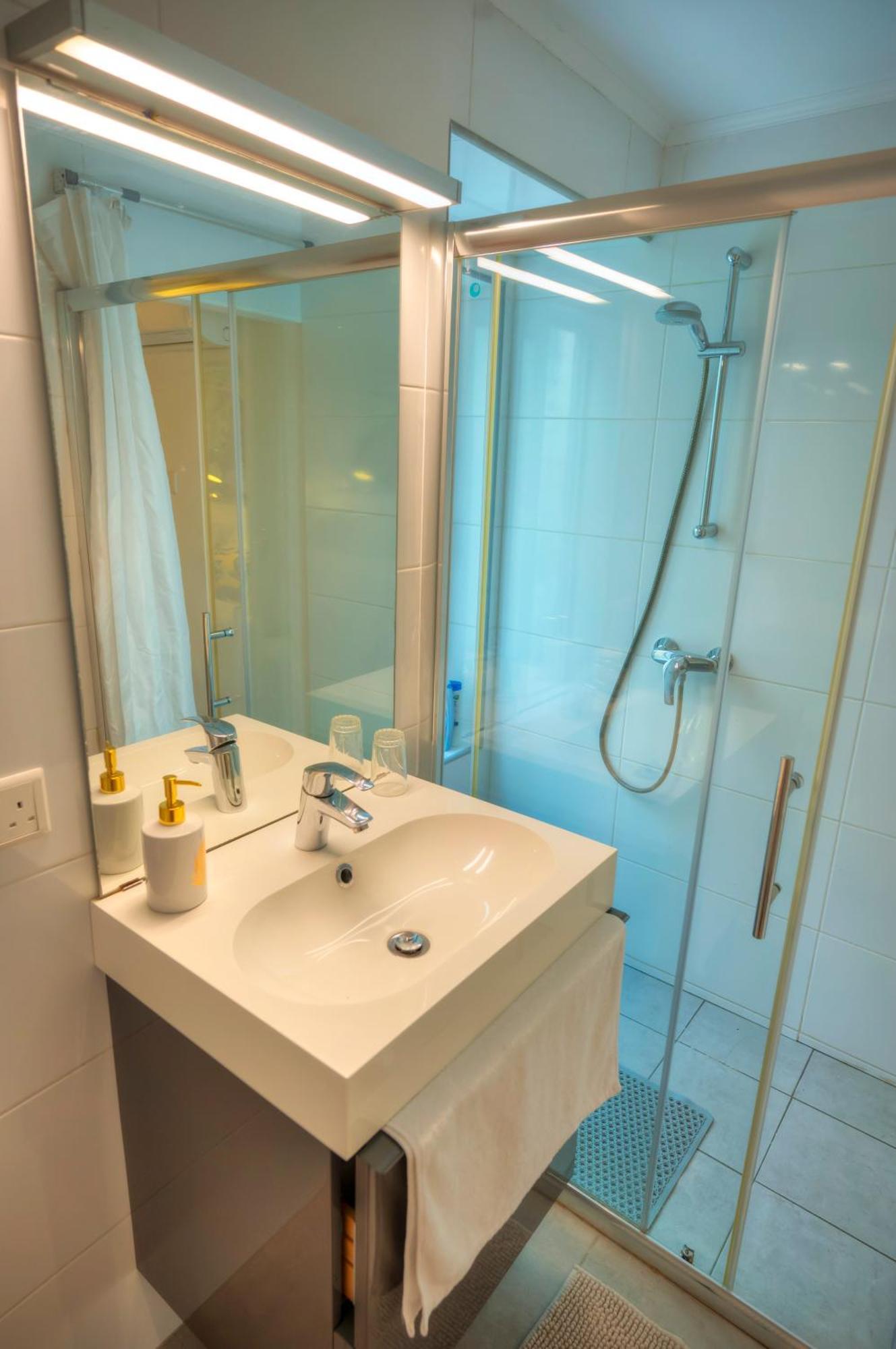 Seaview Sliema 30 Seconds To High Street & Ferry, 2X Double En-Suite Bedrooms, Modern Whole Traditional Townhouse, Kitchen, Living Area, & Roof Terrace Zewnętrze zdjęcie