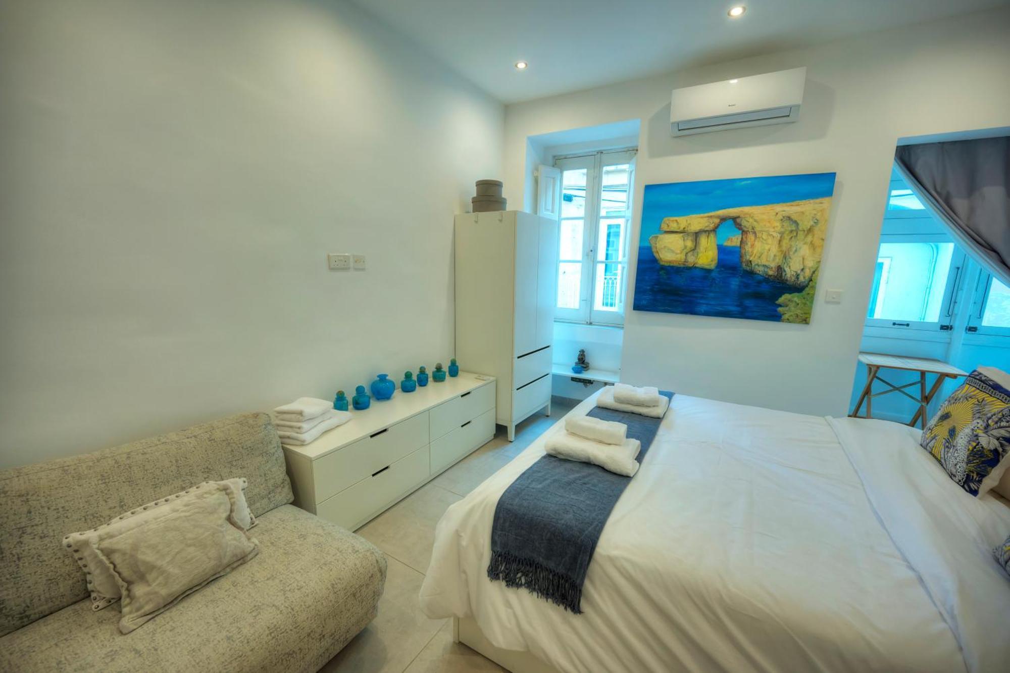 Seaview Sliema 30 Seconds To High Street & Ferry, 2X Double En-Suite Bedrooms, Modern Whole Traditional Townhouse, Kitchen, Living Area, & Roof Terrace Zewnętrze zdjęcie