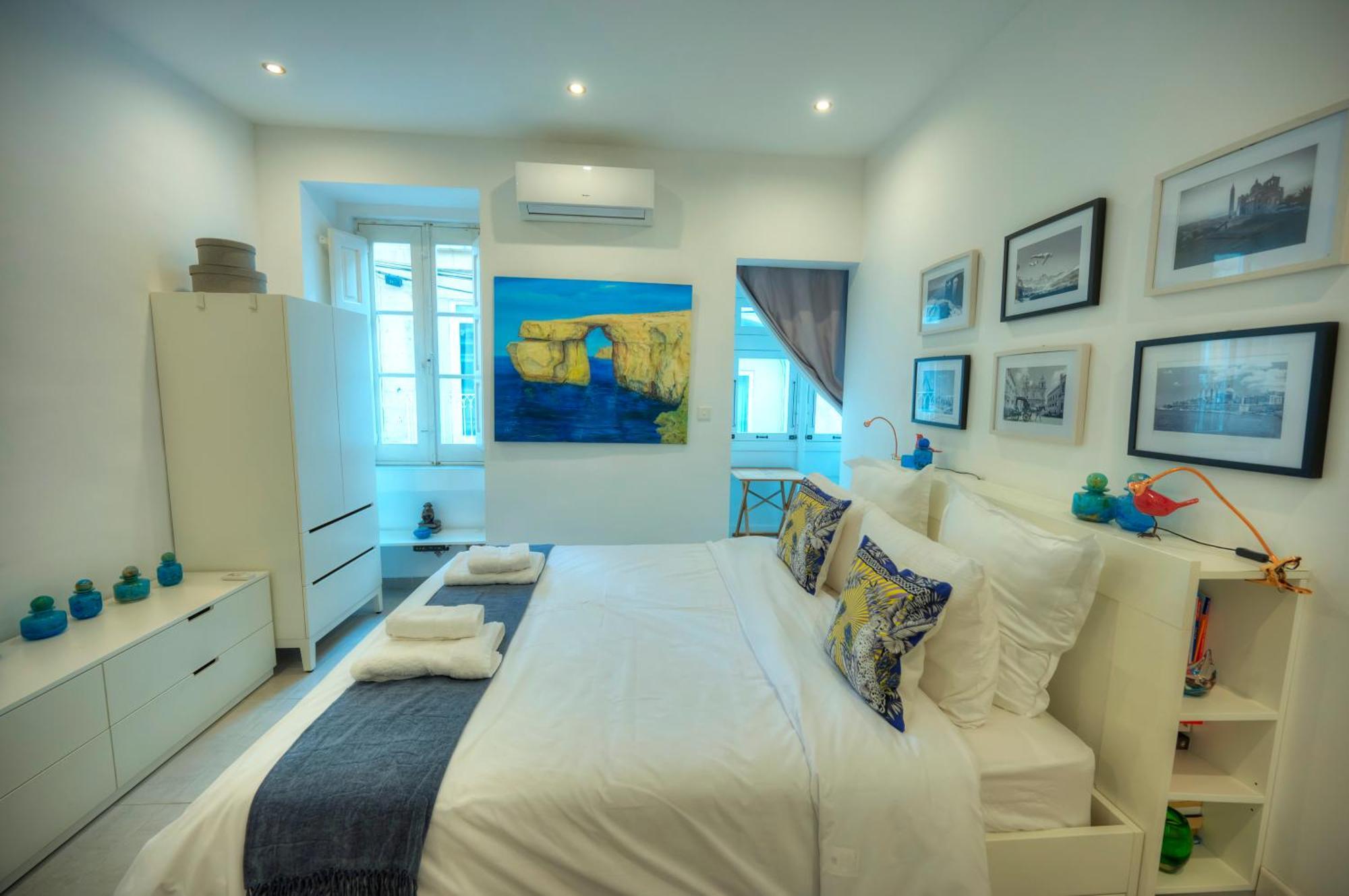 Seaview Sliema 30 Seconds To High Street & Ferry, 2X Double En-Suite Bedrooms, Modern Whole Traditional Townhouse, Kitchen, Living Area, & Roof Terrace Zewnętrze zdjęcie